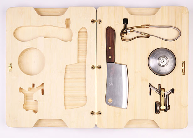 Bamboochopper Cutting Board Suitcase by Iskander van Wagtendonk