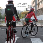 Seil Bag for Bike Riders Displays Turn Signals to Inform Others