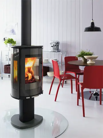 In order to give the experience of true open fire, the wood-burning stove 