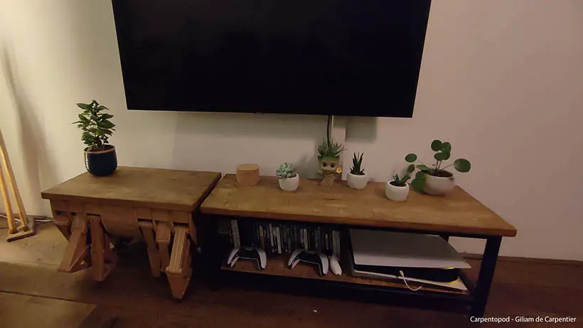 Carpentopod: A Walking Table Powered By Two Motors by Giliam de Carpentier