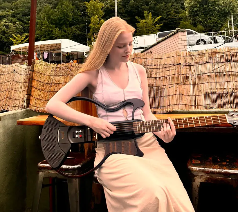 MOGABI V3 Electric Guitar with Built-In Speaker and Mic