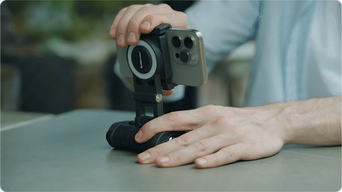 SNAPPY: Ergonomic Battery Grip for Mobile Phone
