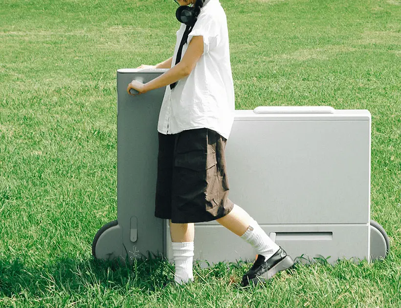 Worknic Energy-Supplying Mobile Desk Allows You To Work Anywhere