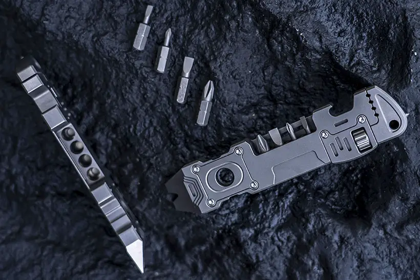 Comandi-CC Titanium EDC 6-IN-1 Multi-Tool Pry Bar