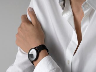 Lawa Gradient Watch Displays Time Through Gradient Colors