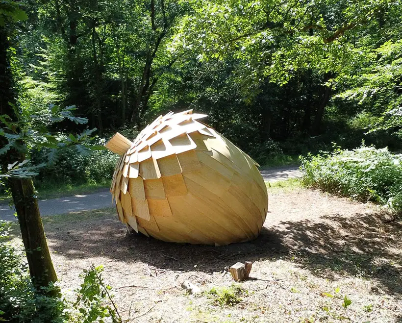 Le Monde dans un Gland Meditation Pod by LFZ Studio