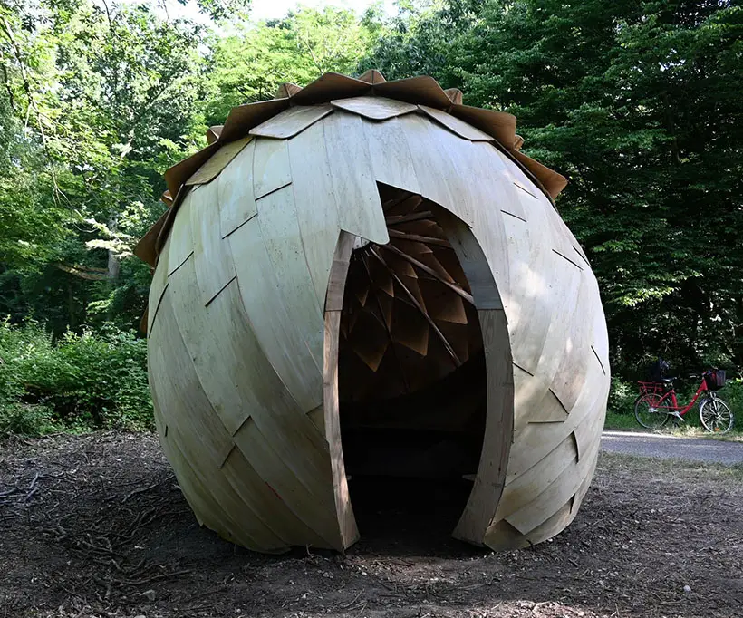 Le Monde dans un Gland Meditation Pod by LFZ Studio