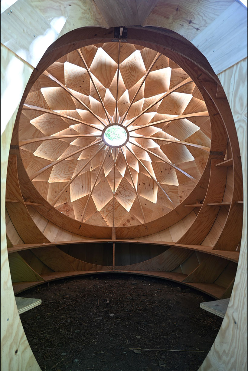 Le Monde dans un Gland Meditation Pod by LFZ Studio