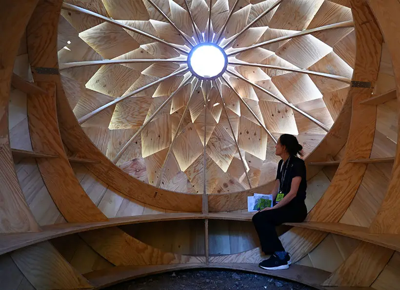 Le Monde dans un Gland Meditation Pod by LFZ Studio
