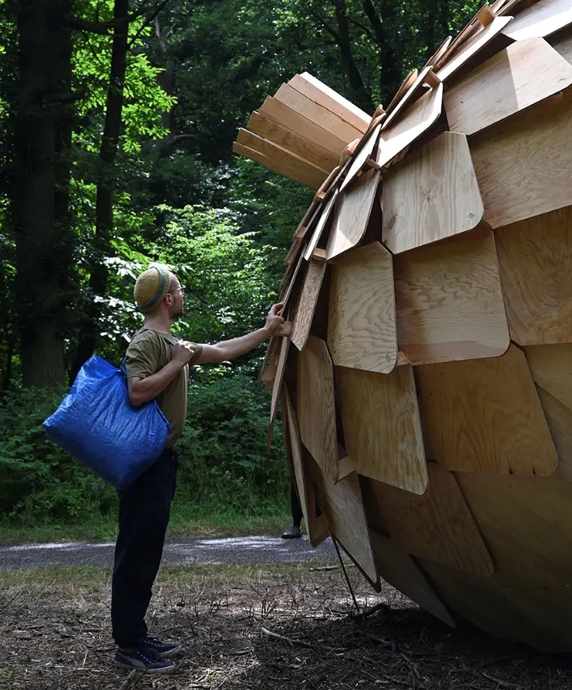 Le Monde dans un Gland Meditation Pod by LFZ Studio