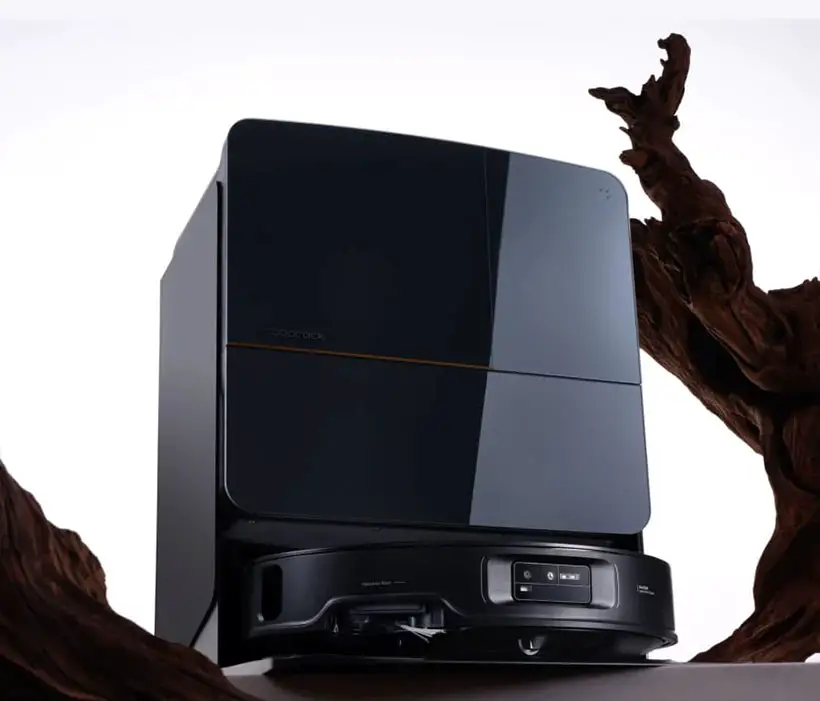 Roborock Saros Z70 - A Robotic Vacuum With A Mechanical Arm