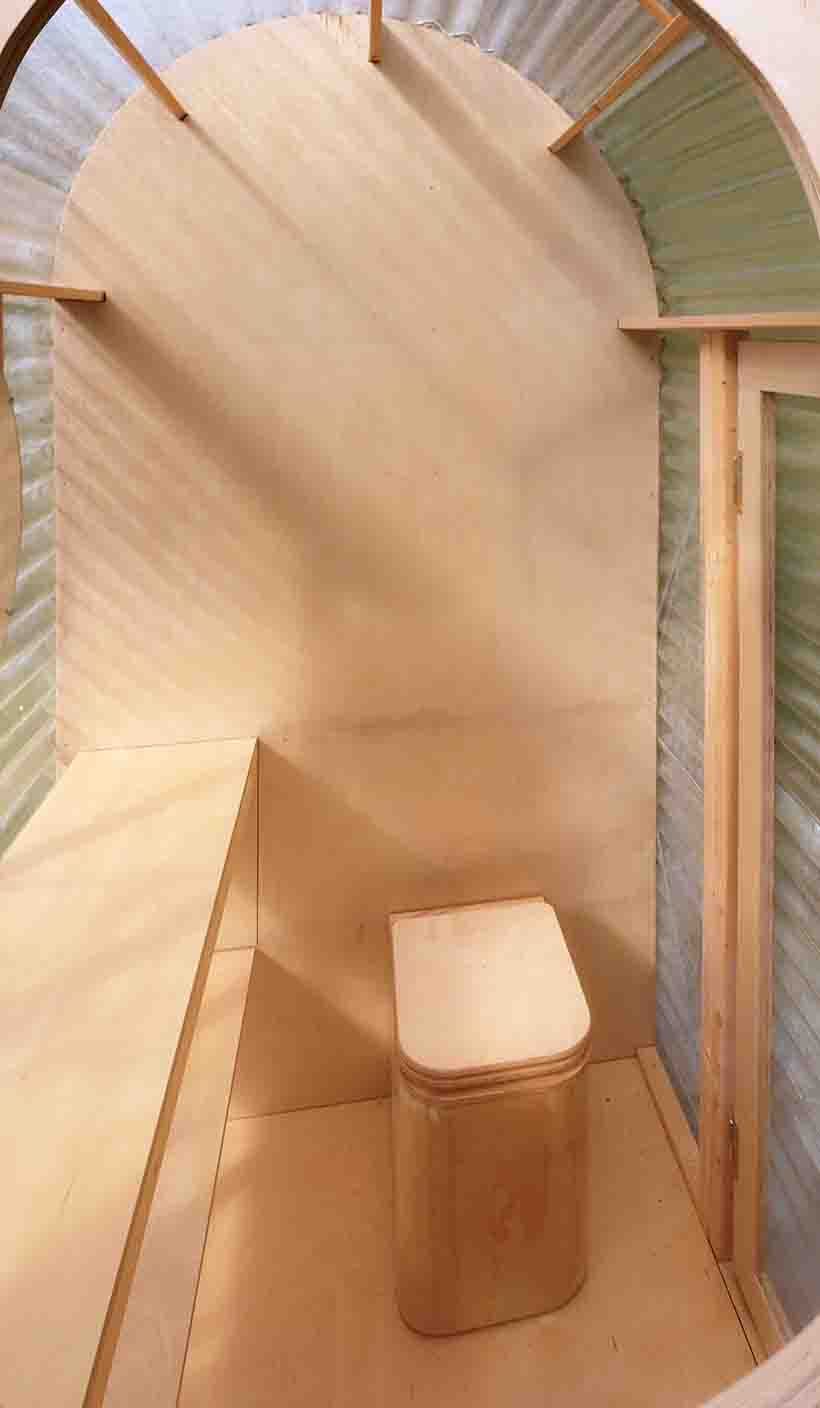 Goodviewloo Countryside Bathroom by Nico Goebel