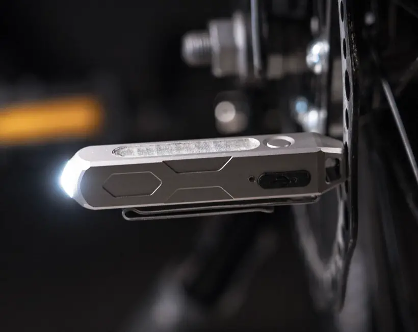 EchoSwitch: Titanium Magnetic Dual-Light EDC Flashlight
