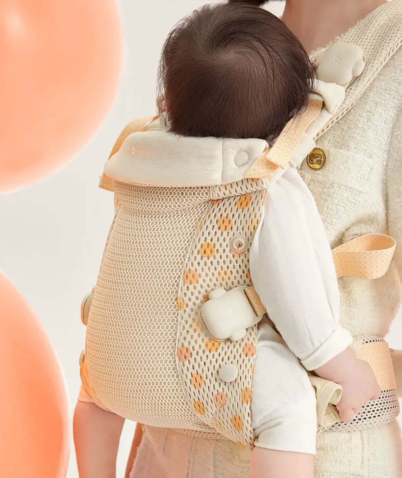 Baby Carrier with Magnetic Buckle Design by O_1 Design