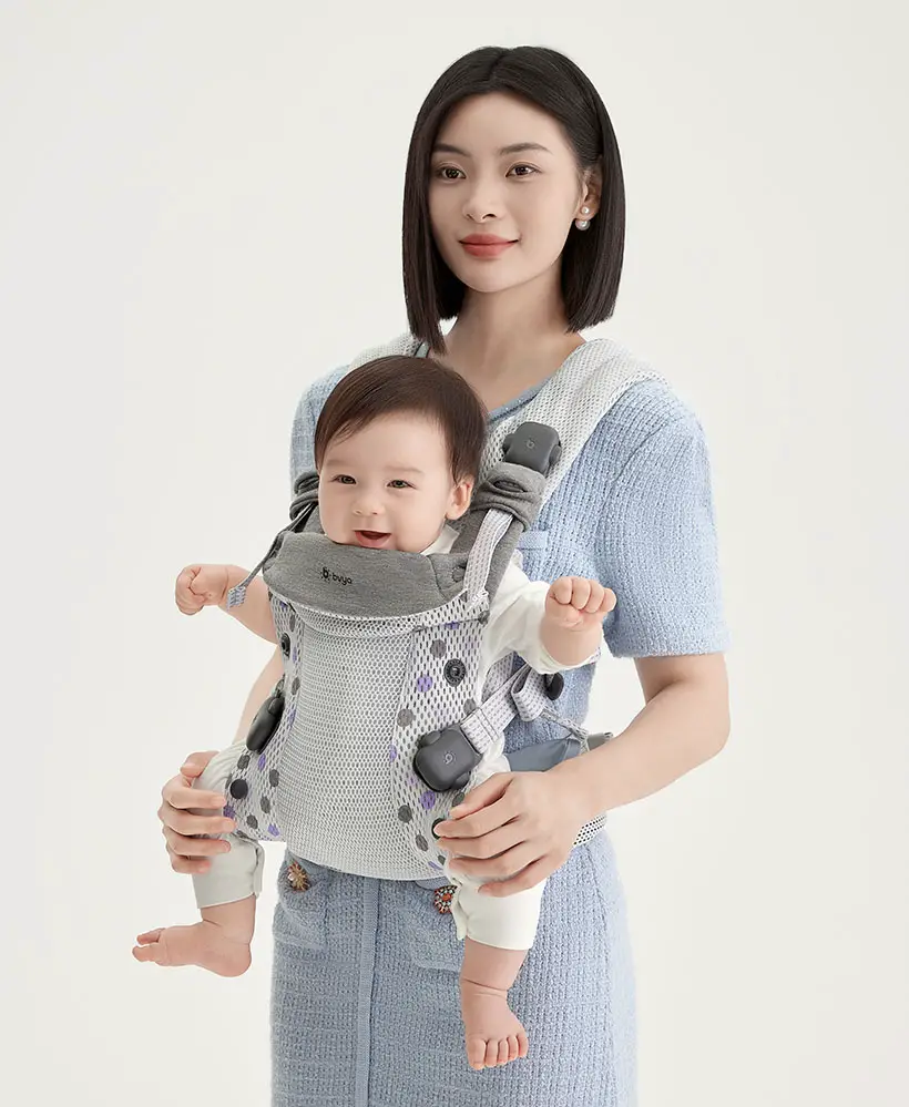 Baby Carrier with Magnetic Buckle Design by O_1 Design
