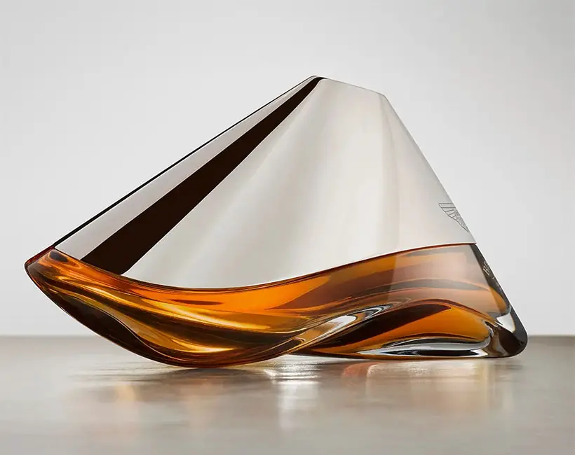 Bowmore ARC-54 Comes With Elegant Decanter Design