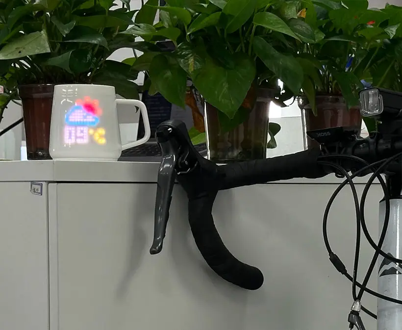 PixelMug P1 - Cool Mug with Smart Display