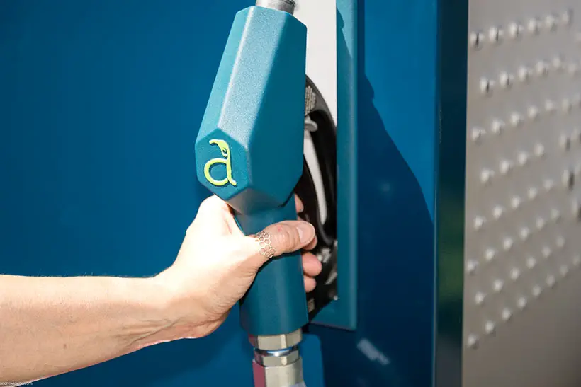Aircela Machine Transforms Air and Water Into Fossil-Free Gas
