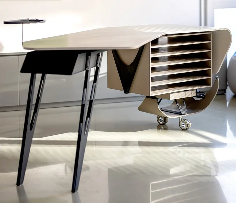 Airy Office Desk by Ivana Wingham