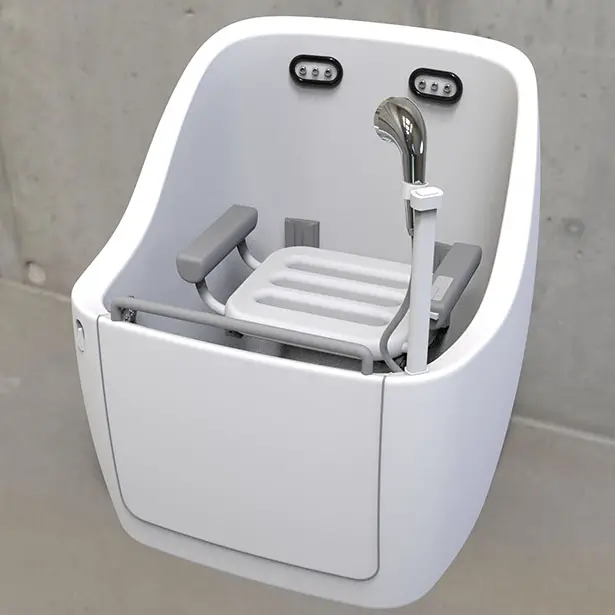 Aiyu Shower Machine for Elderly People by XinYi Chen, Jiahua Liang and Jiaxiang Li