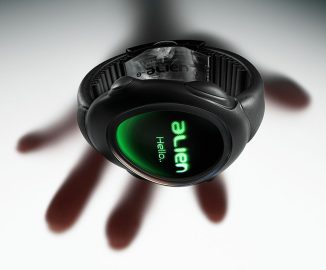 Alien Concept Smartwatch Blends Biopunk and Futurism Aesthetics