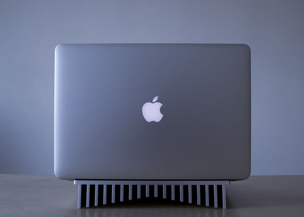 Aluminum Heatsink Laptop Stand by Bryan Wong