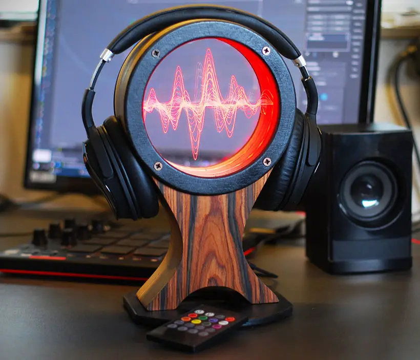 LED Headphone Stand Also Functions As a Cool Lantern