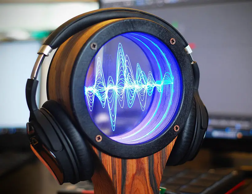 LED Headphone Stand Also Functions As a Cool Lantern