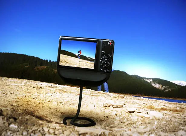 AnguiS Camera Stand Helps You Take Photos from Different Angles