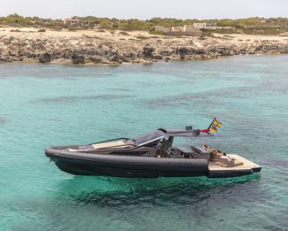 Small Anvera 48 Yacht Features Carbon Fiber Hull