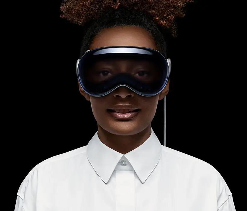 Apple Vision Pro AR/VR Headset Creates Your Own Personal Theater
