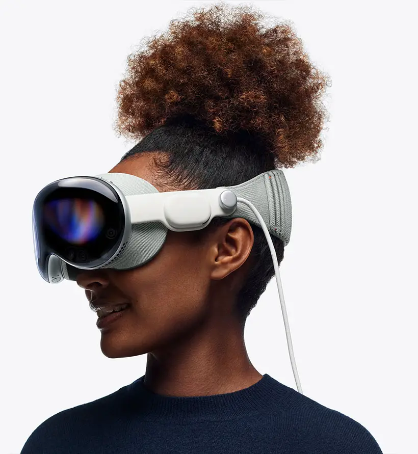 Apple Vision Pro AR/VR Headset Creates Your Own Personal Theater