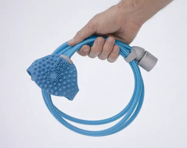 Aquapaw : Pet Bathing Tool for Better Control of Water Flow As Well As Your Dog