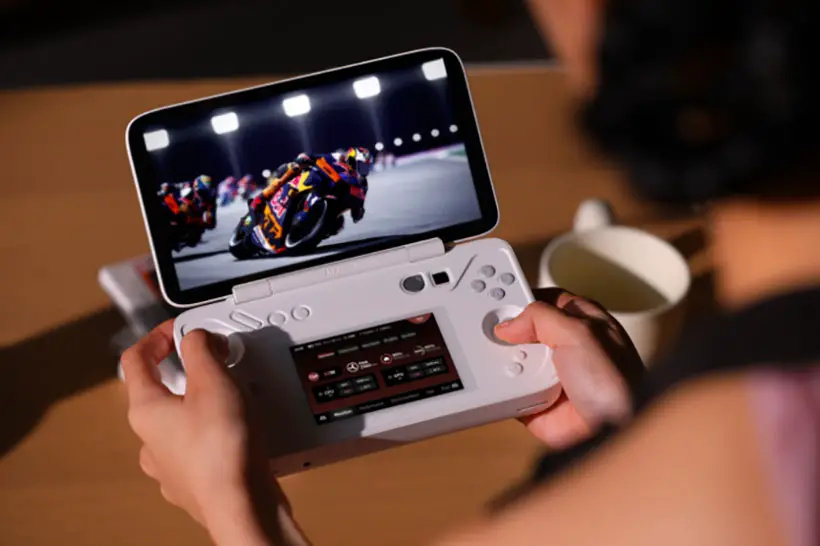 AYANEO Flip Gaming Device