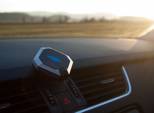 Bluejay World’s First Smart Mount for Your Car