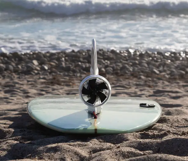 Boost Surfing Electric Fin for Surfboards Gives You Speeds Up to 11mph