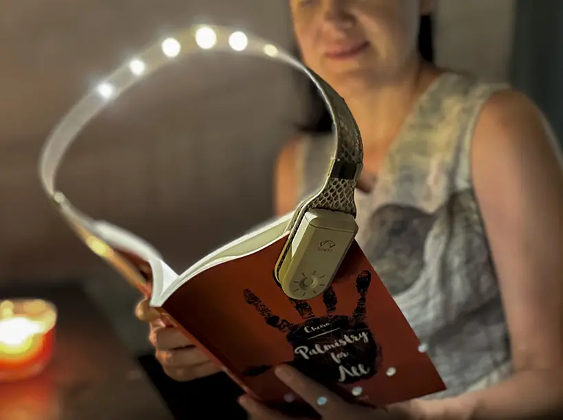 Bowio 2.0 - Practical and Portable Reading Light for Book Lovers