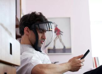 BRIZR Full-Face Air Purifier Mask with Replaceable Visors