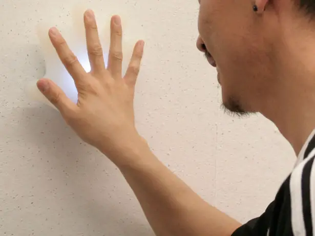 Bye-5 Room Light : Give Your Light High-5 To Turn On/Off