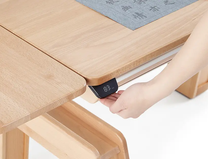 Calligraphy Study Desk by Bai Xiangyu, Fei Panyan, Wang Lei, Xiao jiangbo and Yang Ruixue