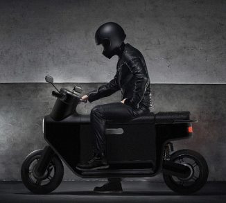 Compact Commooter e-Scooter Concept with Large Storage Space