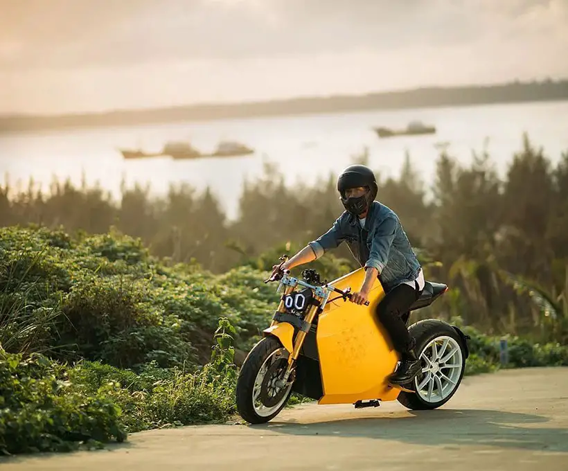 Self balancing electric 2025 motorcycle
