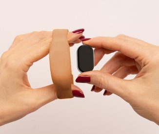 DIP Anemia Tracker Wristband Measures Hemoglobin Levels in Real-Time