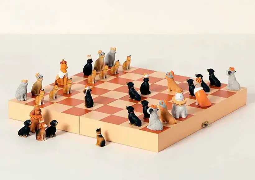 Dogs vs Cats Chess Set