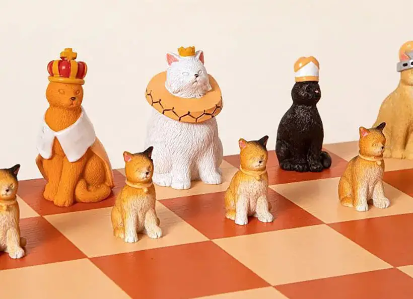 Dogs vs Cats Chess Set