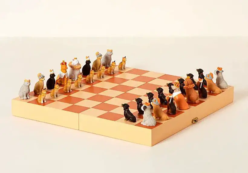 Dogs vs Cats Chess Set