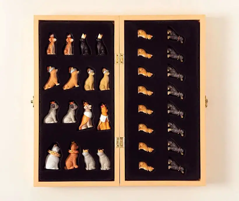 Dogs vs Cats Chess Set