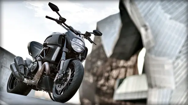 Ducati Diavel Dark : Badass Motorcycle for Batman