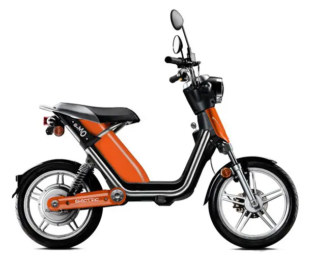 Mantra e-Mo+ compact scooter