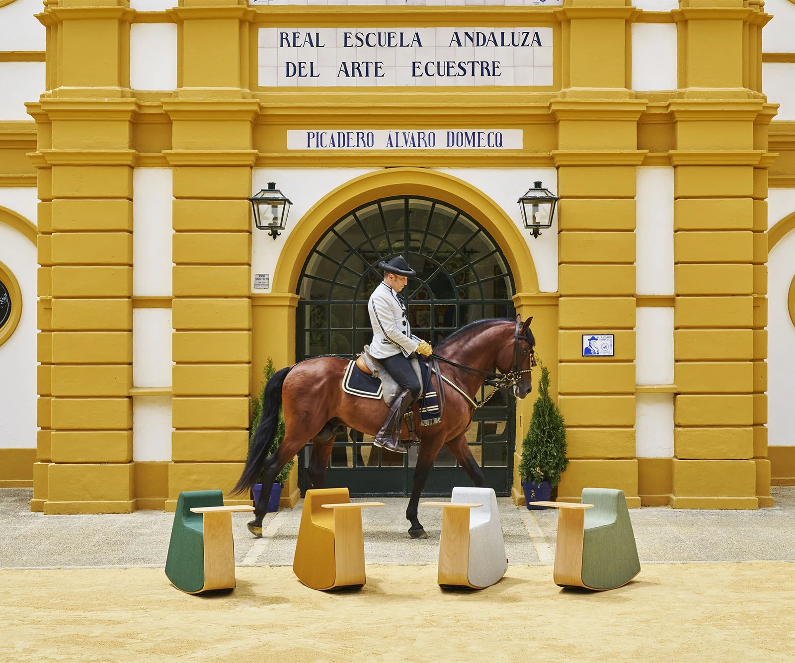 esPattio Platero Rocking Table by Dsignio
